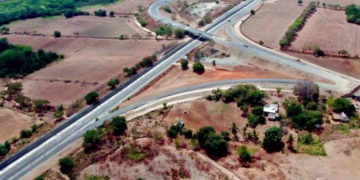 Avanza construcción de carretera Barranca Larga-Ventanilla en Oaxaca