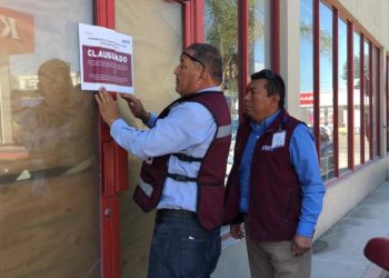 Clausuran comercio en 5 y 10 por adeudo de agua de más de dos años
