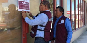 Clausuran comercio en 5 y 10 por adeudo de agua de más de dos años