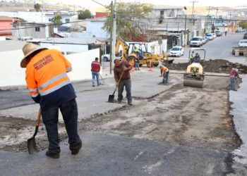 Supervisa alcalde obra de bacheo y pluvial en La Mesa