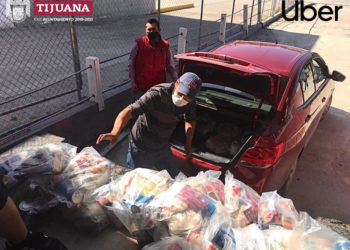 Gobierno de Tijuana y Uber entregan despensas a personas de la tercera edad
