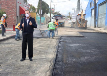 Supervisa alcalde obras de bacheo en La Mesa
