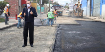Supervisa alcalde obras de bacheo en La Mesa