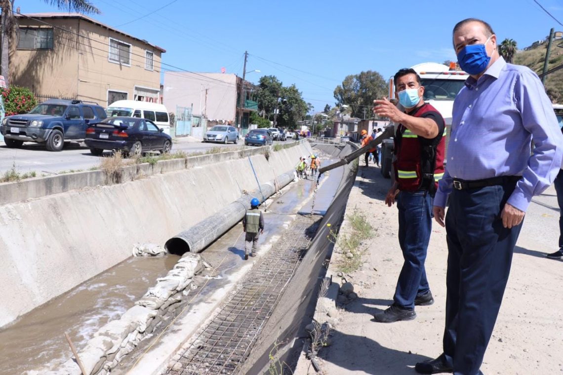 Dan mantenimiento a pluvial de Los Laureles