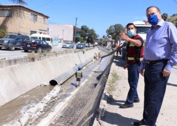 Dan mantenimiento a pluvial de Los Laureles