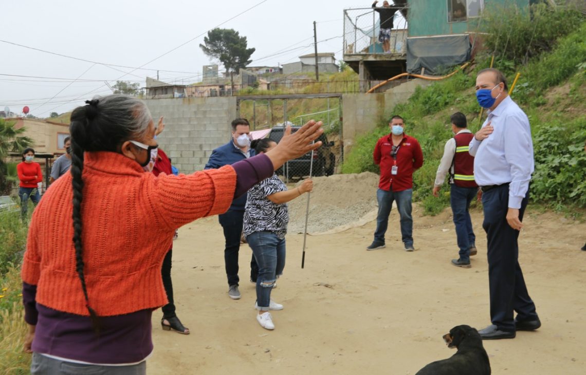 Supervisa alcalde trabajos de motoconformado en la colonia nueva aurora