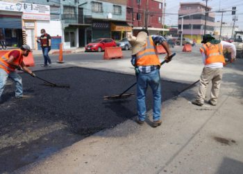 Al 90 por ciento obras de bacheo en avenida Madero