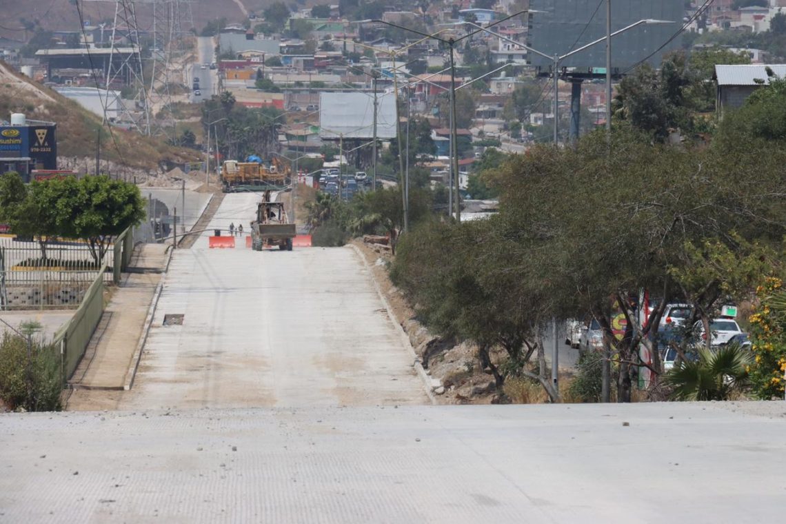 Avanza reparación de bulevar El Refugio con concreto hidráulico