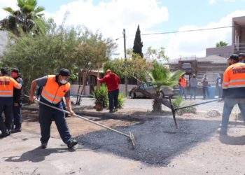 Constata alcalde avance en obras de bacheo en Las Huertas