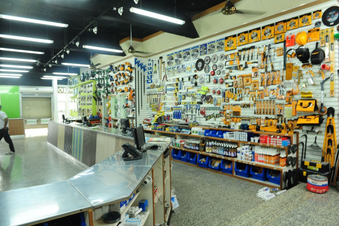 Ferreteros esperan la reactivación de la industria de la construcción