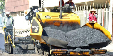 Continúa Bacheo y reencarpetado en La Mesa y Centro