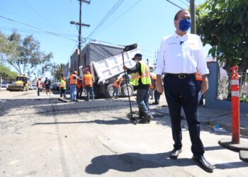Rehabilitan calles en Delegación Centro