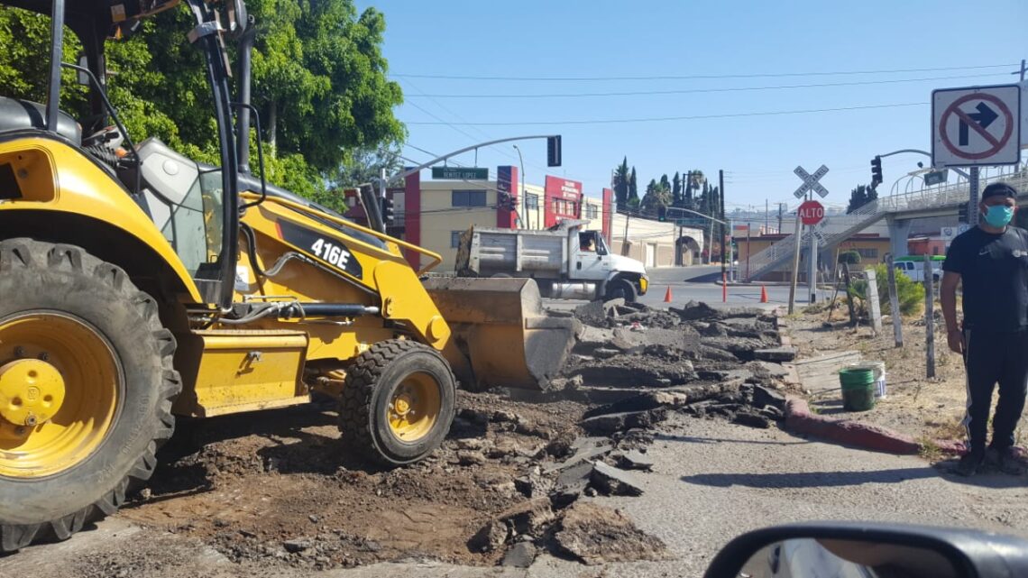 Suspenden circulación vehicular de la avenida Industrial en Fracc. López Oeste