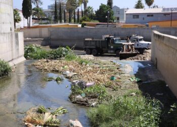Supervisan limpieza del Desarenador Aguaje de la Tuna