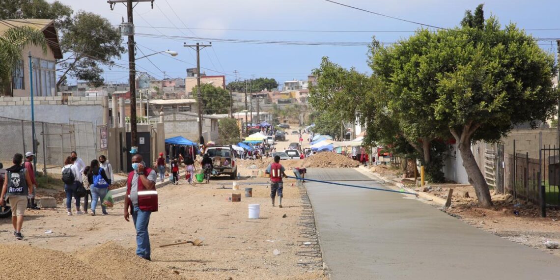 Supervisan rehabilitación de vialidades en San Antonio de los Buenos