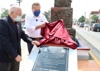 Develan placa conmemorativa por rehabilitación de Los Arcos de la Mesa