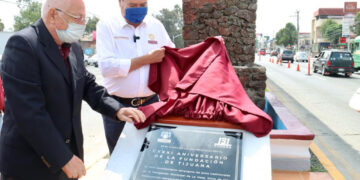 Develan placa conmemorativa por rehabilitación de Los Arcos de la Mesa