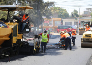 Avanza reencarpetado en calle Industrial en delegación La Mesa
