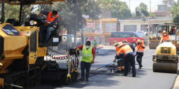 Avanza reencarpetado en calle Industrial en delegación La Mesa