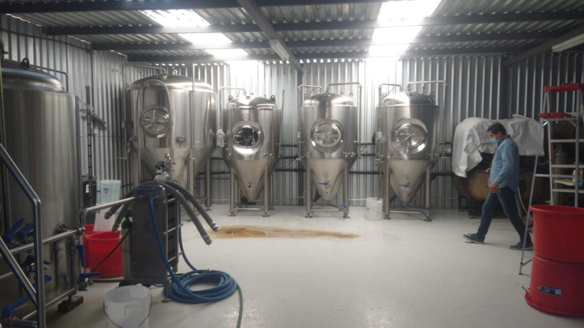 Clausuran almacén cervecero que descargaba desechos y tóxicos al sistema de alcantarillado