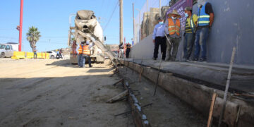 Aplican concreto hidráulico en reconstrucción de calle en Urbi Villas del Prado I