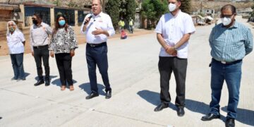 Pavimentan vialidades en la 10 de Mayo en beneficio de 8 mil residentes