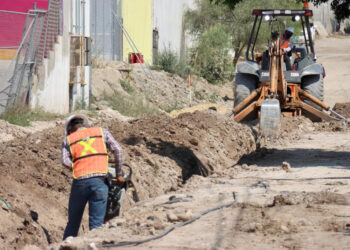 Introducen drenaje sanitario en calle Sonora del Ejido Francisco Villa