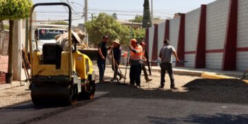 Obras de bacheo en rampa Los Álamos en delegación La Mesa