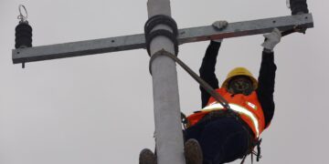 Inician obras de electrificación en Ejido Ojo de Agua