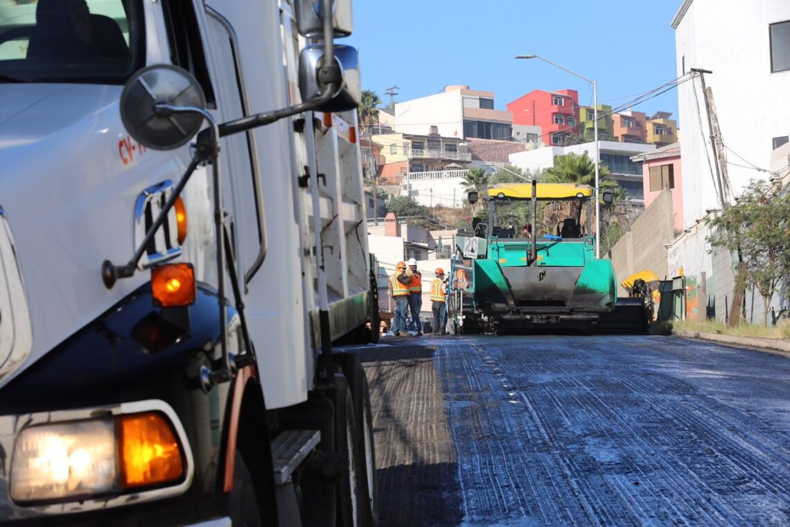 Atiende Ayuntamiento rezago urbano en calles principales del Centro y La Mesa