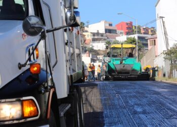 Atiende Ayuntamiento rezago urbano en calles principales del Centro y La Mesa