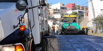 Atiende Ayuntamiento rezago urbano en calles principales del Centro y La Mesa