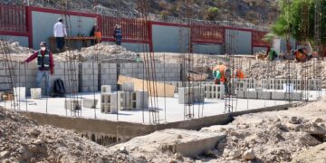 Municipio ejecuta obras que garantizan seguridad en la escuela Félix Ortega
