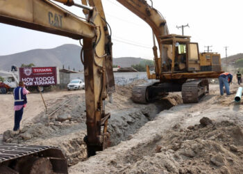 Obras de drenaje sanitario y mejoramiento de vialidades en delegación ALR