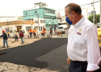 Mejoran 3 mil 300 metros cuadrados de vialidades con bacheo en la Delegación Centro