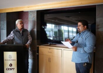 Atiende gobernador quejas ciudadanas por falta de agua en colonias