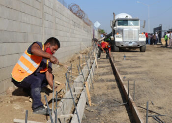 Al 60 por ciento pavimentación de Camino Viejo a Tecate