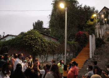 Iluminan acceso peatonal de calle Manuel Robledo en colonia Libertad