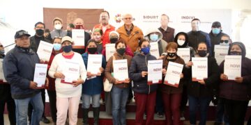 Entregan primeros 21 títulos de propiedad a damnificados de la Sánchez Taboada