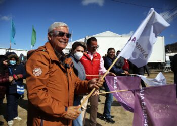 Banderazo de inicio de pavimentación en Col. Vista Horizonte de Tijuana