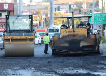 Cumple González Cruz petición añeja sobre pavimentación en Calle Alba Roja