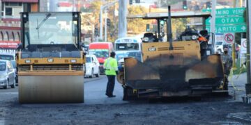 Cumple González Cruz petición añeja sobre pavimentación en Calle Alba Roja