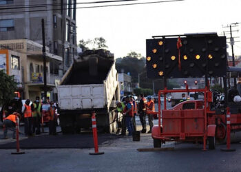 Mejoran con bacheo vialidades en Zona Centro
