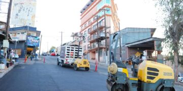 Continúa rehabilitación de vialidades en delegación Centro