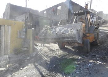 Continúa Ayuntamiento remoción de escombros en Cumbres del Rubí