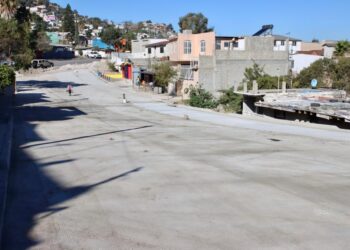 En pavimentación calle Camino a Xochicalco del Mariano Matamoros