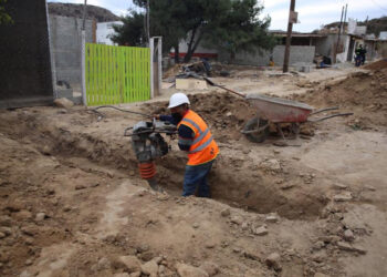 Instalan red de agua potable en Villa de las Palmas