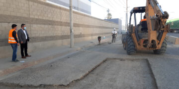 Avala AIMO obras de bacheo en Calle 12 de la ciudad industrial de Otay