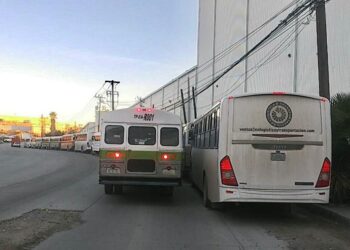 Piden poner orden a transporte de personal en vialidades de Ciudad Industrial de Otay