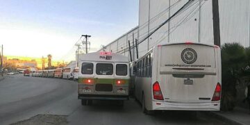 Piden poner orden a transporte de personal en vialidades de Ciudad Industrial de Otay